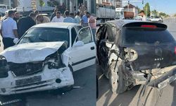 Ağrı Patnos'ta 2 Otomobil Çarpıştı: 3 Yaralı