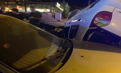 Elazığ'da Kontrolden Çıkan Otomobil 2 Araca Çarptı