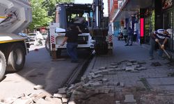 Cumhuriyet Caddesi'nde Kaldırım Çalışması Başlatıldı