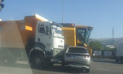 Bingöl Üniversite Kavşağı'nda Ciple Kamyon Çarpıştı