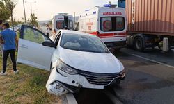 Cip Çarptı, Otomobil Karşı Şeride Savruldu: 2 Yaralı