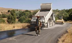 Elazığ’ın köylerinde asfaltlama çalışmaları sürüyor