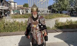 Selçuklu Kıyafetiyle Malazgirt’te İlgi Odağı Oldu