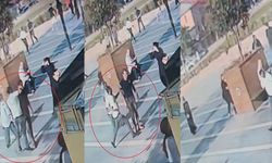 Bıçaklı saldırgan tek yumrukla devirdi, anlar kamerada