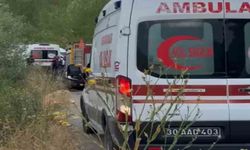 Yüksekova'da Otomobille Minibüs Çarpıştı: 3 Yaralı