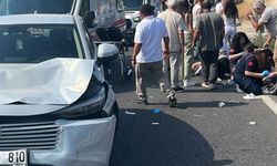 Yolun Karşısına Geçmeye Çalışan Aileye Otomobil Çarptı