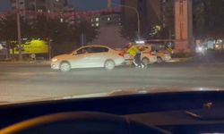 Şanlıurfa’da Polisler Arızalanan Otomobili İtti