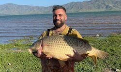 Elazığ'da Amatör Balıkçının Oltasına Dev Sazan Takıldı