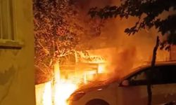 Park Halindeki Otomobil Alev Aldı