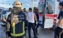 Antalya’nın Serik İlçesinde Kavşakta Kaza: 4 Yaralı