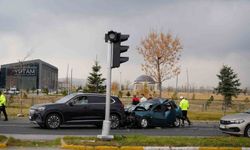 Freni Boşalan Kamyon Zincirleme Kazaya Neden Oldu: 2 Kişi Yaralandı