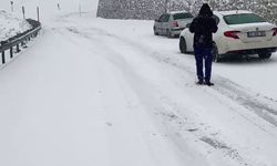 Yoğun Kar, Palandöken Yolunda Trafikte Aksamalara Neden Oldu