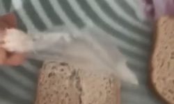 Aldığı Ekmeğin İçinden Poşet Çıktı
