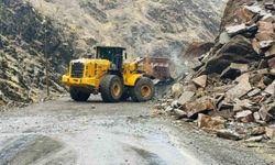 Şırnak’ta Sağanak Yağış Sonrası Kaya Düştü: Yol Ulaşıma Kapandı