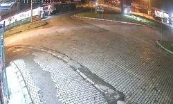 Elazığ-Bingöl Karayolunda Otomobil Refüje Çıktı: 1 Yaralı