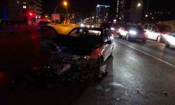 Tır İle Otomobil Çarpıştı, 3 Kişi Yaralandı