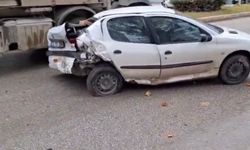 İki Otomobil Çarpıştı, 1’i Ağır 2 Kişi Yaralandı