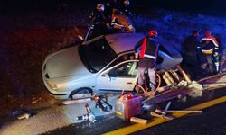 Otomobil Şarampole Yuvarlandı: 2 Yaralı