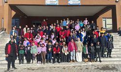Bingöl’ün Adaklı İlçesinde Öğrencilere Kışlık Malzeme Desteği