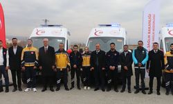 Bingöl’e Gönderilen 5 Ambulans ve 2 UMKE Aracı Törenle Hizmete Alındı