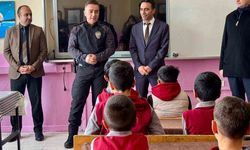 Ağrı'da Polisten Öğrencilere Anlamlı Destek