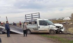 Diyarbakır'da Kamyonet Şarampole Devrildi: 1 Yaralı