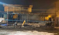 Diyarbakır'daki Yangında İşyeri Küle Döndü