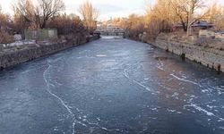 Eksi 15 Derecede Buz Kesti: Kars Çayı Buzla Kaplandı