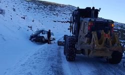 Pervari'de Buzlanma Kazaya Yolaçtı: Kontrolden Çıkan Minibüs Yol Kenarına Devrildi