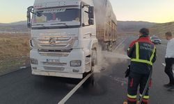 Bingöl'de seyir halindeki tırda yangın paniği