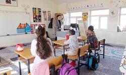 Bingöl’de köy okuluna yürek ısıtan dokunuş