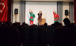 ‘Karagöz Bilim Peşinde’ Oyunu Solhan’da Sahnelendi