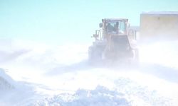 Adaklı ve Karlıova’da Karla Mücadele Aralıksız Sürüyor