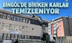 Bingöl’de Biriken Karlar İş Makineleriyle Temizleniyor