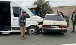 Elazığ’da Minibüs ile Otomobil Çarpıştı, 4 Kişi Yaralandı