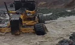 Elazığ'da Kuvvetli Yağış Sele Yolaçtı: İlçe ve Köyün Bağlantısını Sağlayan Yol Su Altında Kaldı!