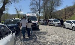 Tunceli'de boğulma tehlikesi geçiren genç kızı vatandaşlar kurtardı