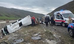 Yolcu minibüsü dere yatağına yuvarlandı: 16 yaralı