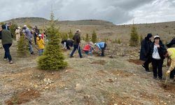 Elazığ'da Çocuklar, Fidanları Toprakla Buluşturdu