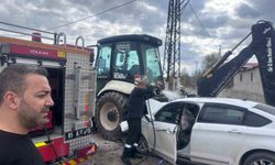 İş Makinesi ile Otomobil Çarpıştı 1 Yaralı