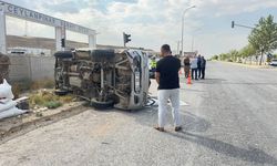 Kamyonet Devrildi: 2 Yaralı