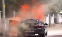 Diyarbakır'da Seyir Halindeki Otomobilde Yangın