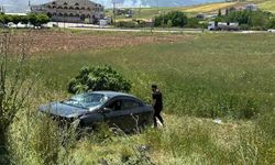 Kovancılar'da Otomobil Tarlaya Devrildi: 3 Yaralı