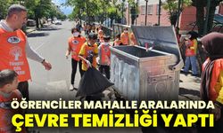 Öğrenciler Mahalle Aralarında Çevre Temizliği Yaptı