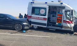 Hasta Taşıyan Ambulans Zincirleme Kazaya Karıştı: 3 Yaralı