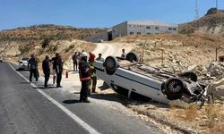 Mardin'de Otomobil Devrildi: 2 Yaralı