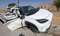 Elazığ'da Tır İle Otomobil Çarpıştı: 4 Yaralı