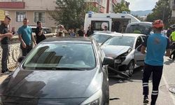 Bingöl'de Zincirleme Trafik Kazası: 3 Araç Çarpıştı, 1 Yaral