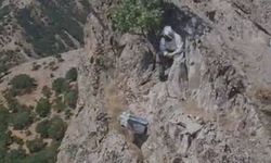 Uçurumun Kenarında Bal Hasadı!