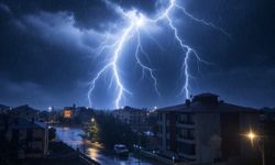 Erzincan’da Şimşekler Geceyi Gündüze Çevirdi
